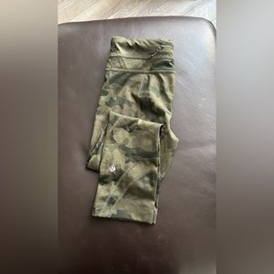 Lululemon Camp crop pants